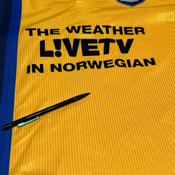 Vintage Millwall FC soccer jersey/kit. It is a size XL - Picture 2 of 8